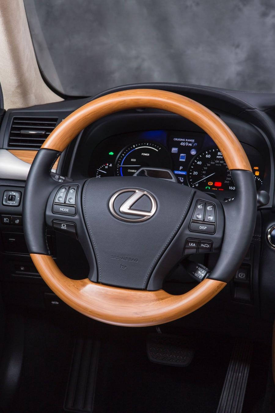  Lexus LS600h F-Sport 2013 года  (фото 5 из 13)